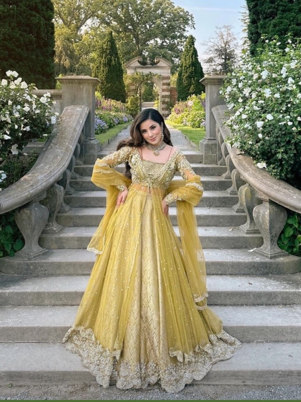 Inspired pictures Gold Vista Embellished Women’s Gown